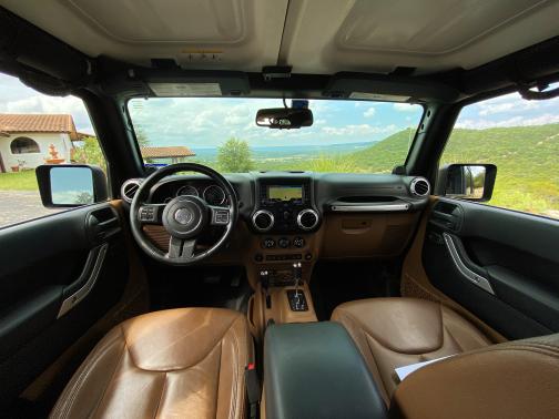Photo 5 of 10 of 2014 Jeep Wrangler Unlimited Sahara